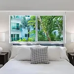 Retreat In Coconut Grove With Private Patio