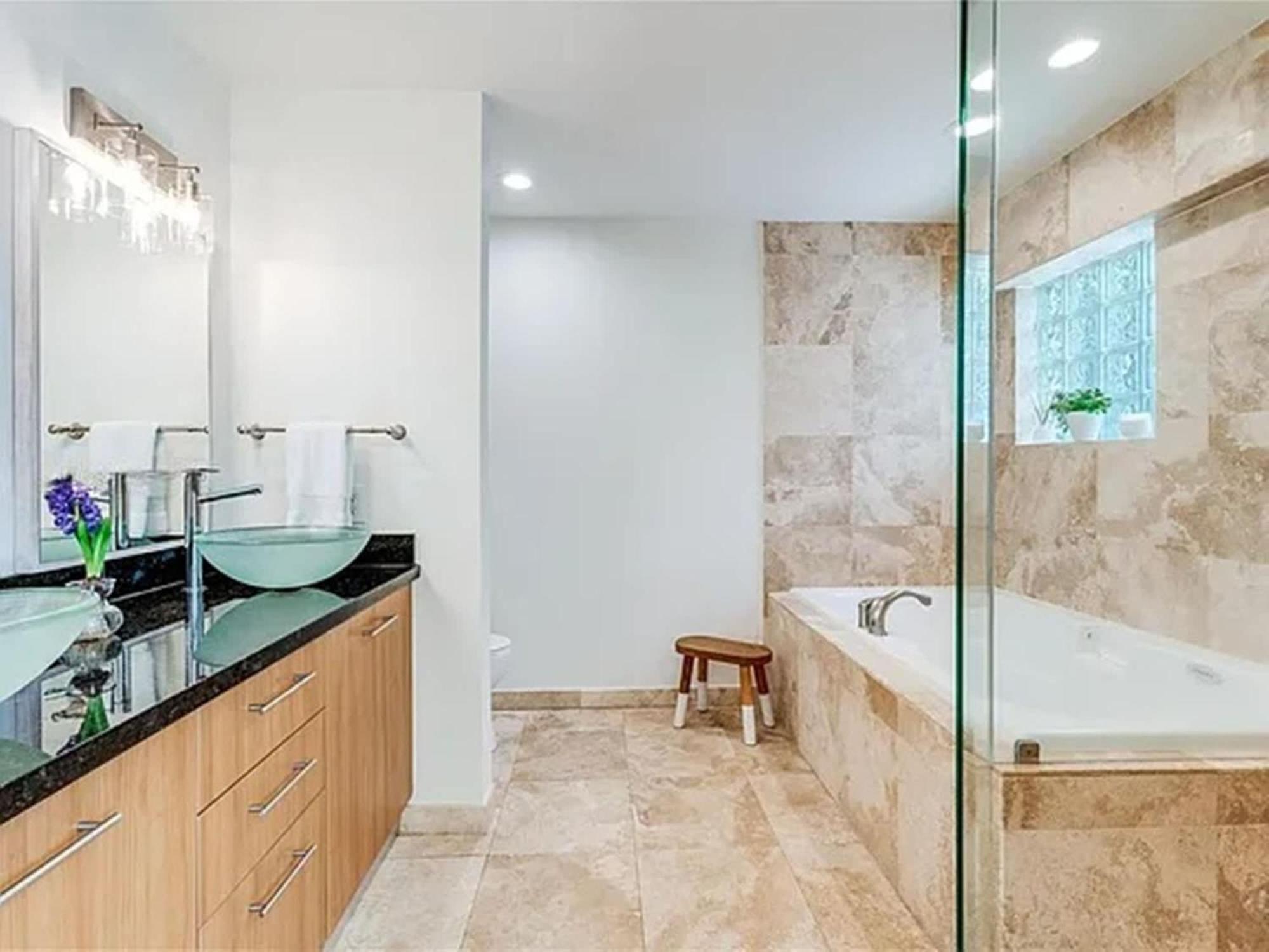 Apartment Retreat In Coconut Grove With Private Patio