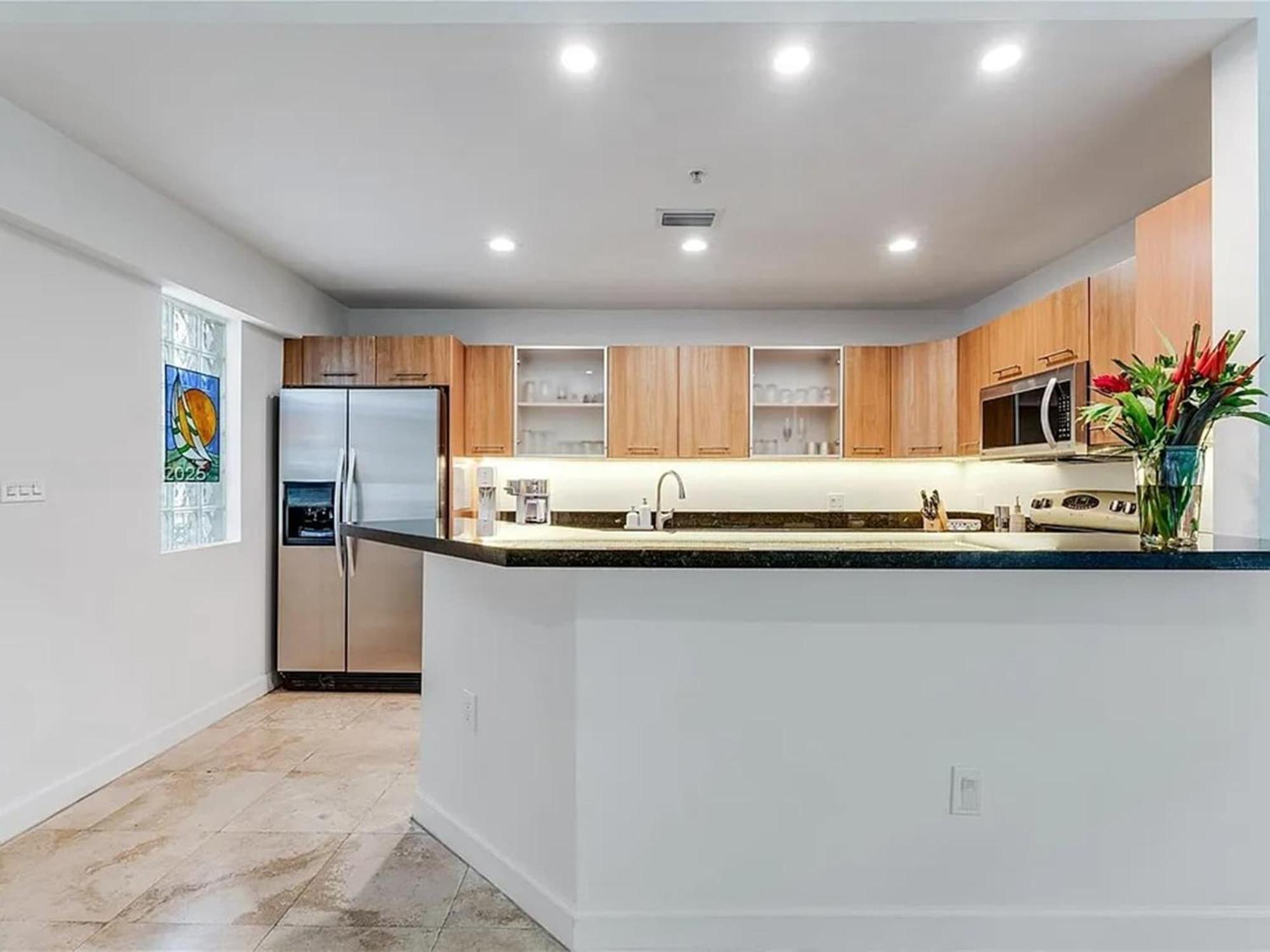 Retreat In Coconut Grove With Private Patio
