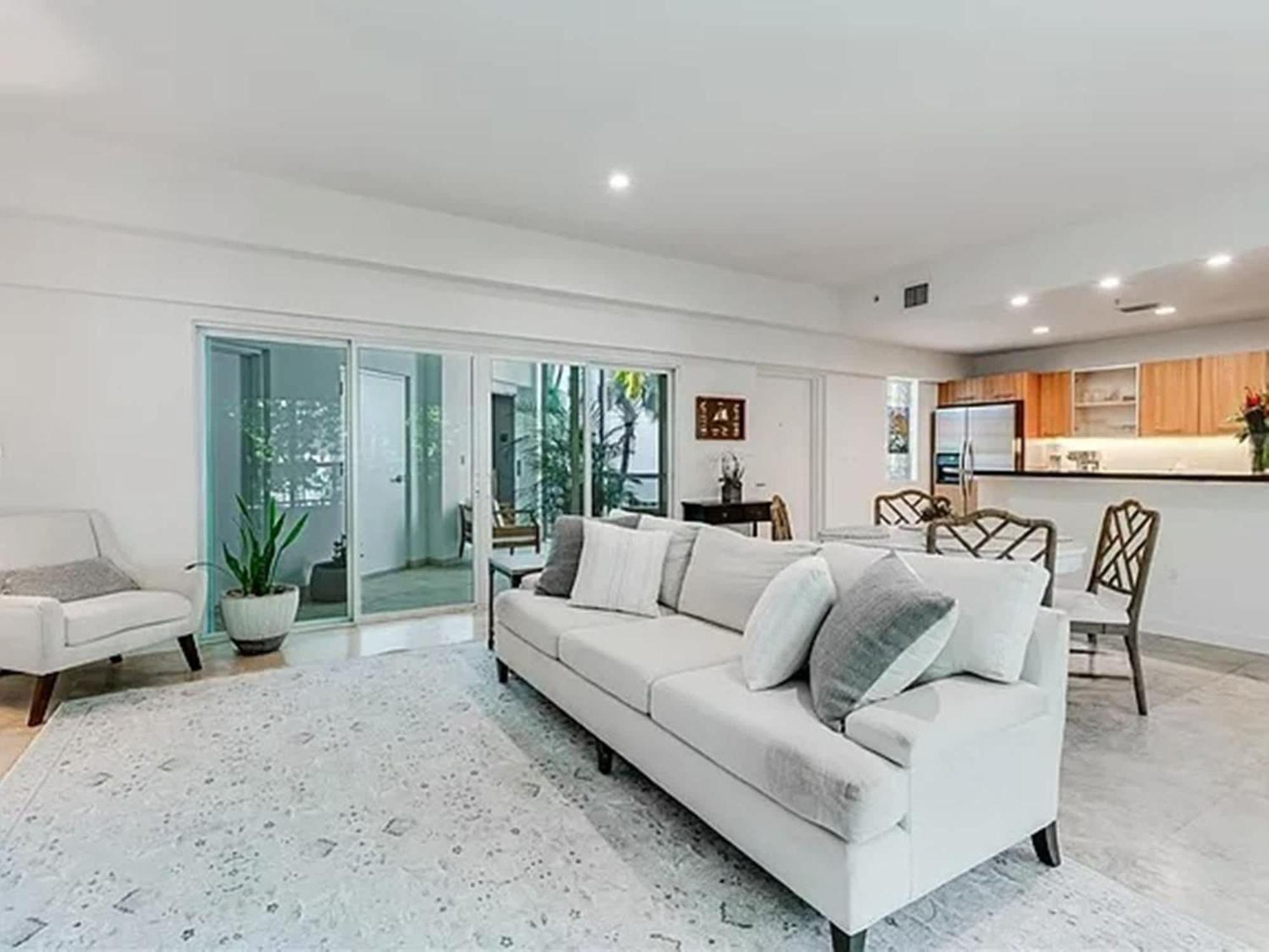 Retreat In Coconut Grove With Private Patio *