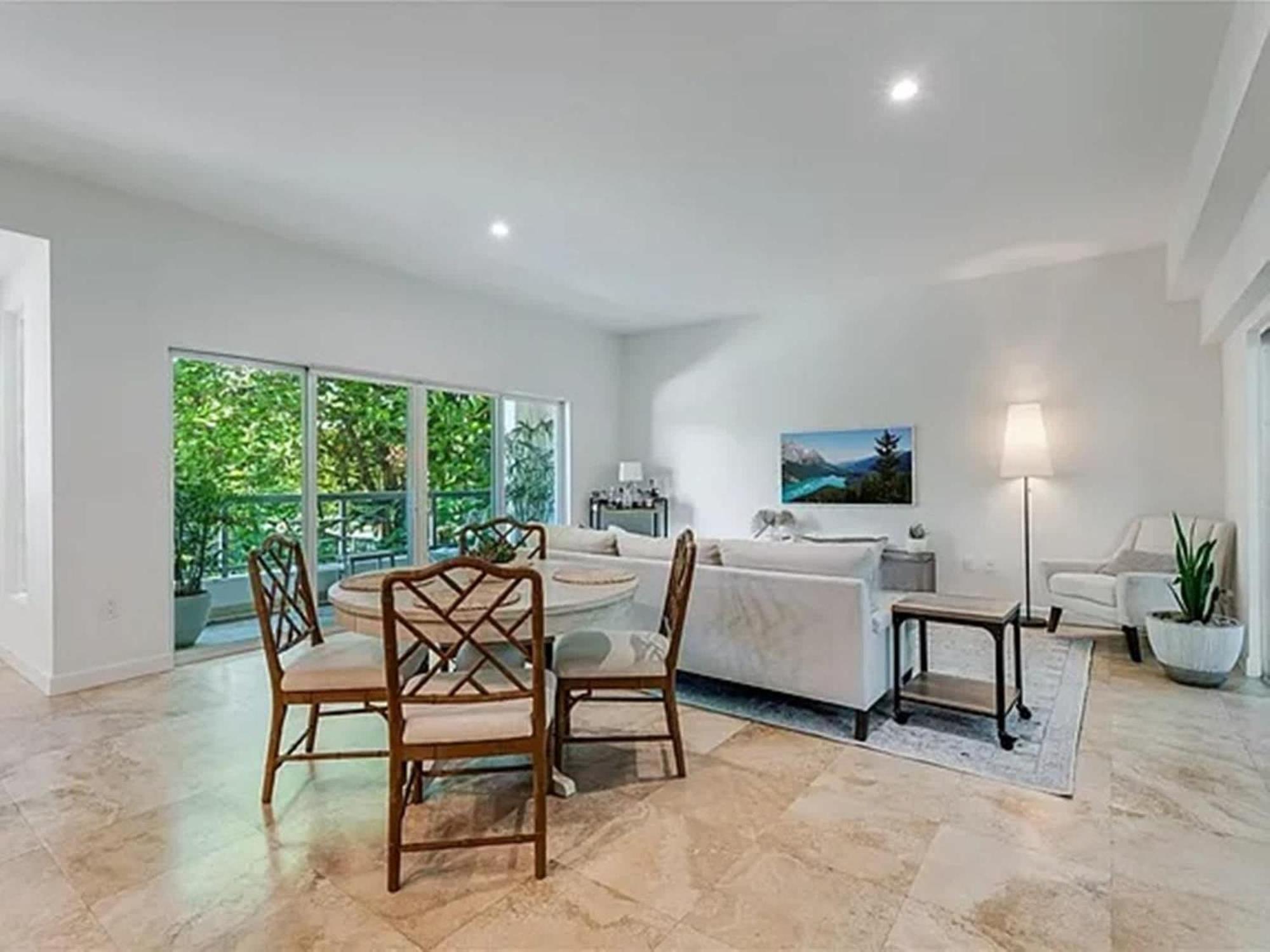 Apartment Retreat In Coconut Grove With Private Patio